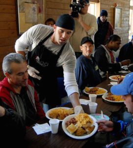 Frank White, Dayton Moore, David DeJesus, Kevin Uhlich and Royals staff serve Thanksgiving lunch at City Union Mission in 2014.